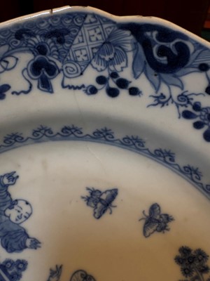 Lot 51 - A collection of Chinese export blue and white porcelain items