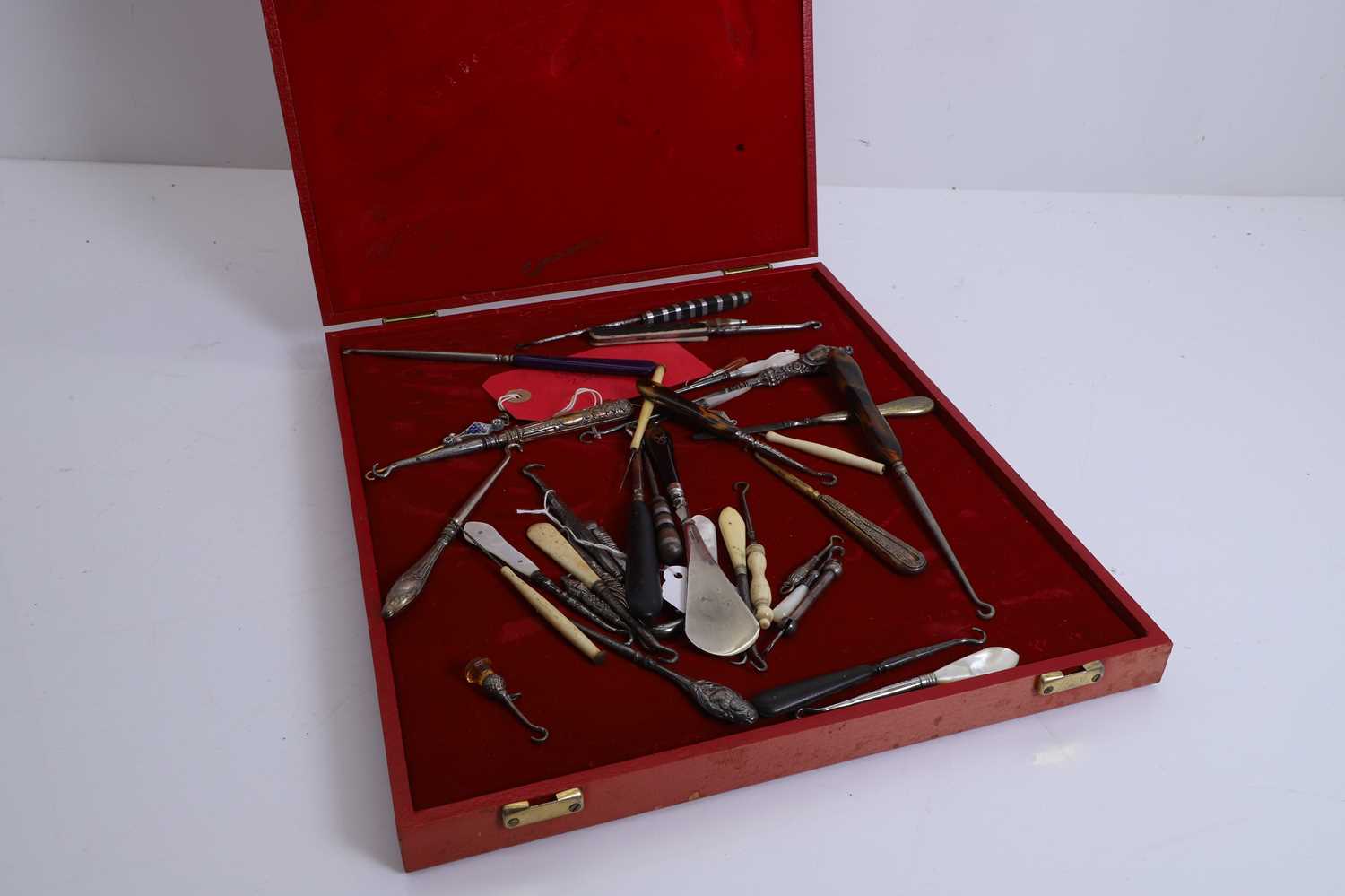Lot 308 - A collection of button hooks