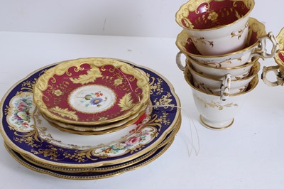 Lot 107 - A collection of Continental porcelain