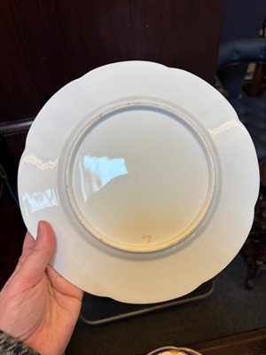 Lot 107 - A collection of Continental porcelain