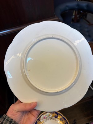 Lot 107 - A collection of Continental porcelain