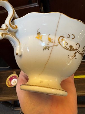 Lot 107 - A collection of Continental porcelain