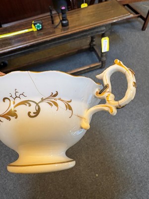 Lot 107 - A collection of Continental porcelain