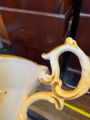 Lot 107 - A collection of Continental porcelain
