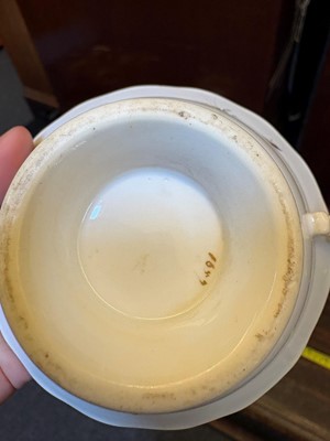Lot 107 - A collection of Continental porcelain