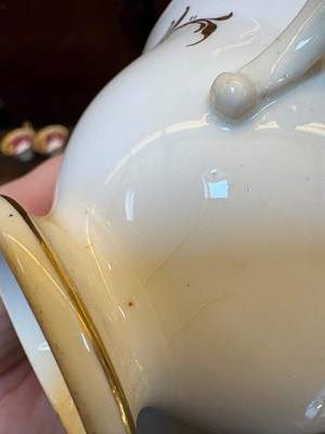 Lot 107 - A collection of Continental porcelain
