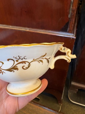Lot 107 - A collection of Continental porcelain