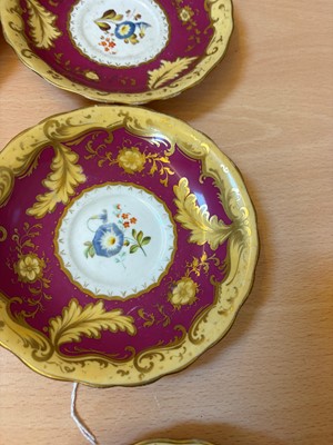 Lot 107 - A collection of Continental porcelain