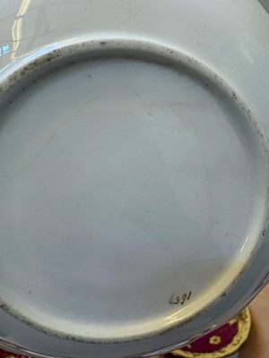Lot 107 - A collection of Continental porcelain