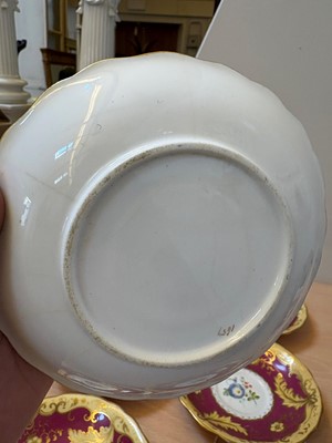 Lot 107 - A collection of Continental porcelain