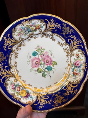 Lot 107 - A collection of Continental porcelain
