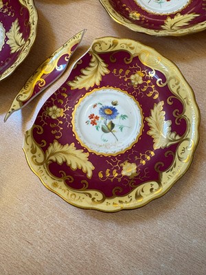 Lot 107 - A collection of Continental porcelain