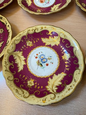 Lot 107 - A collection of Continental porcelain