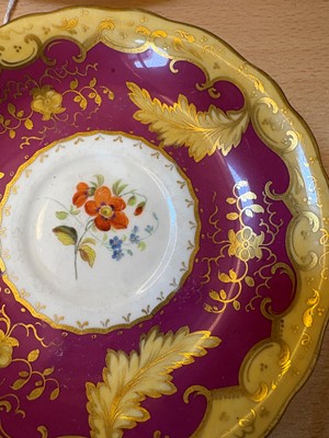 Lot 107 - A collection of Continental porcelain