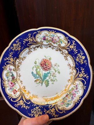 Lot 107 - A collection of Continental porcelain