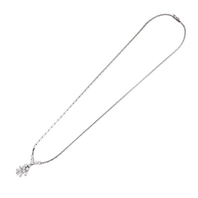 Lot 79 - A diamond pendant necklace