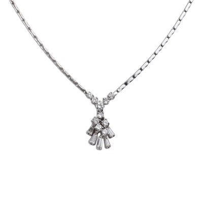Lot 79 - A diamond pendant necklace