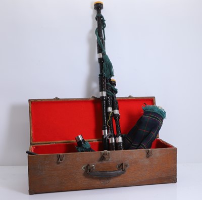 Lot 351 - A set of bagpipes