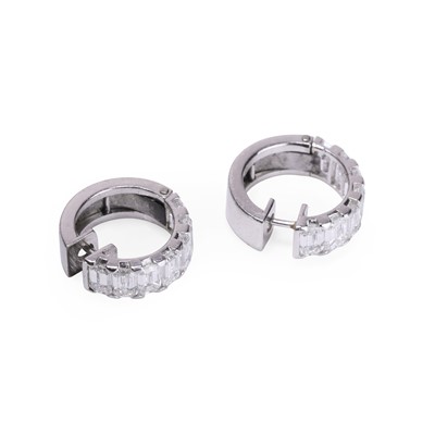 Lot 78 - A pair of diamond cuff earrings