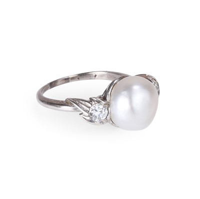 Lot 76 - A natural saltwater pearl and diamond ring