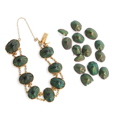 Lot 29 - An Egyptian revival scarab beetle bracelet