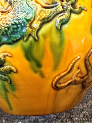 Lot 91 - A Chinese sancai-glazed porcelain vase