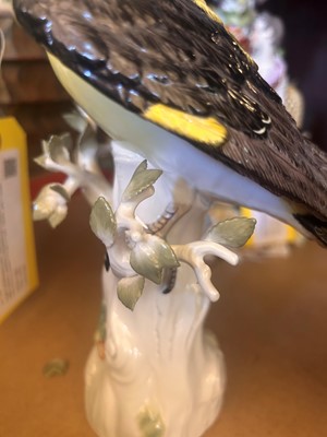 Lot 105 - A pair of Meissen birds
