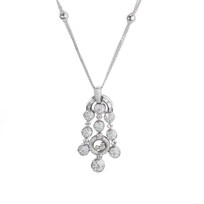 Lot 194 - A diamond pendant necklace