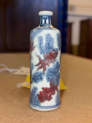 Lot 61 - A Chinese underglaze blue and red porcelain snuff bottle