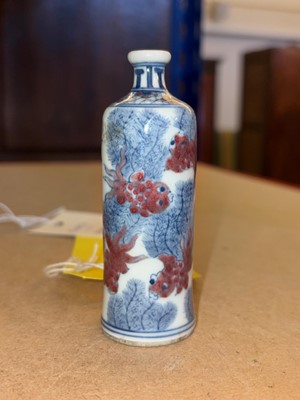 Lot 61 - A Chinese underglaze blue and red porcelain snuff bottle