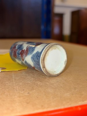 Lot 61 - A Chinese underglaze blue and red porcelain snuff bottle