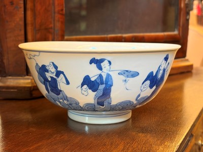 Lot 54 - A Chinese blue and white bowl
