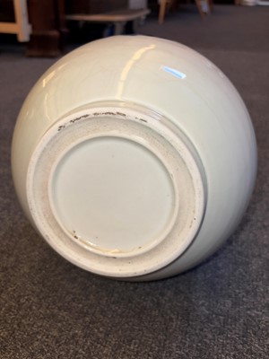 Lot 66 - A large Chinese blue and white bottle vase