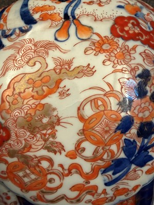 Lot 76 - A large Japanese imari bottle vase