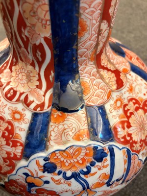 Lot 76 - A large Japanese imari bottle vase