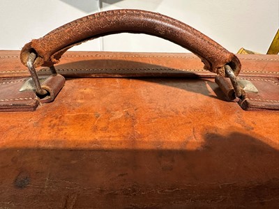 Lot 27 - A fitted leather Bentley suitcase