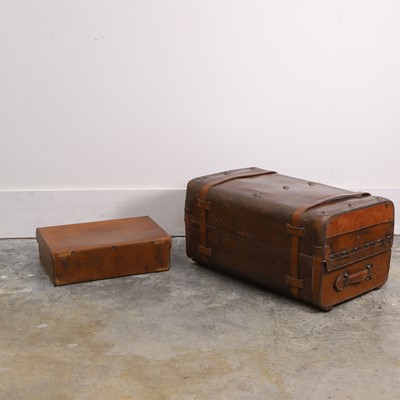 Lot 314 - A leather travel trunk
