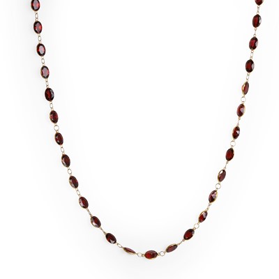 Lot 185 - A garnet set necklace