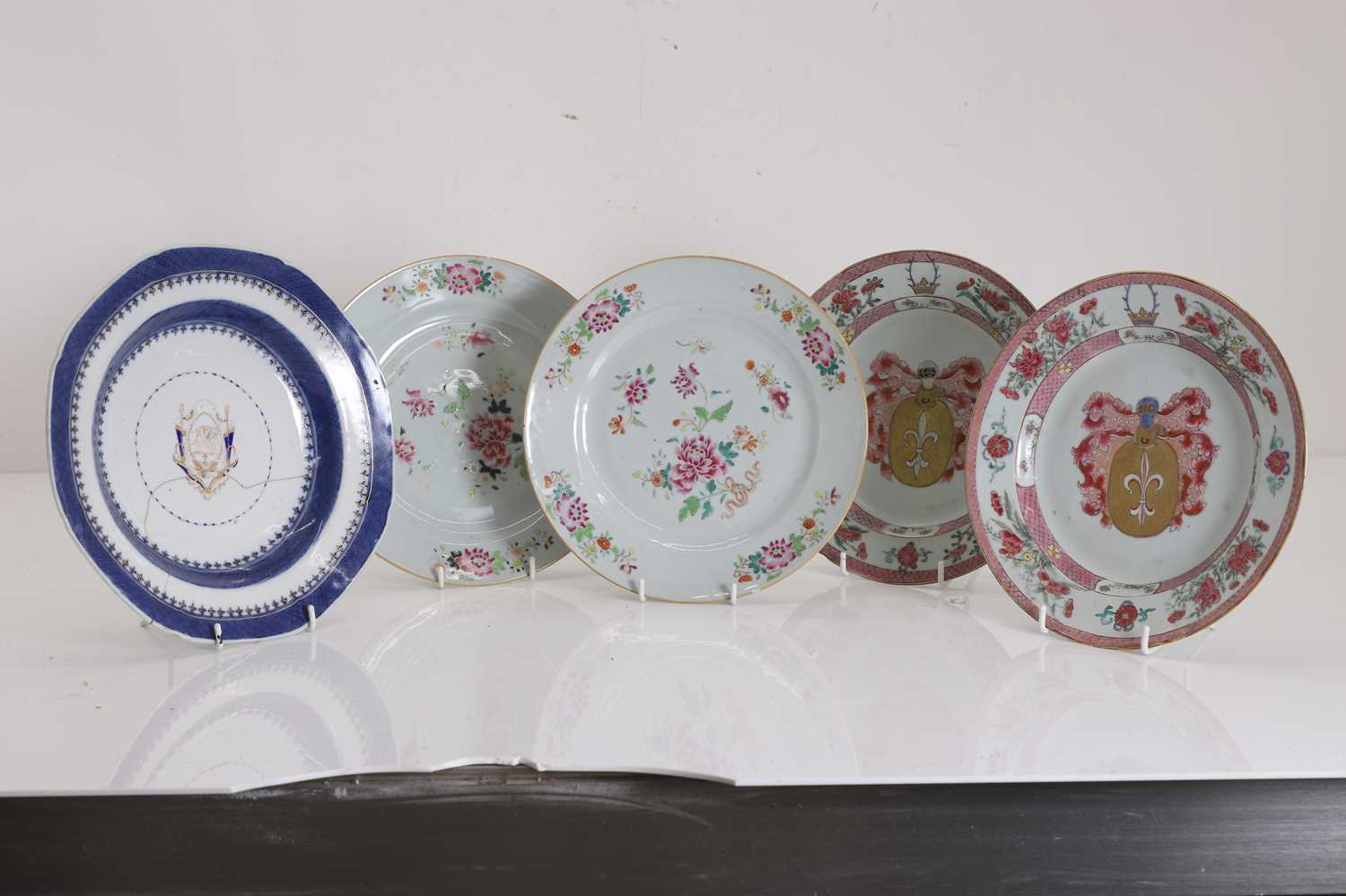 Lot 92 - A collection of Chinese export porcelain plates