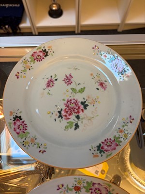 Lot 92 - A collection of Chinese export porcelain plates