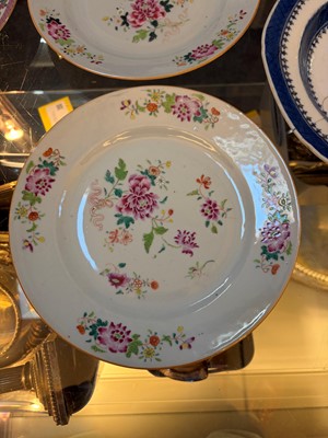 Lot 92 - A collection of Chinese export porcelain plates