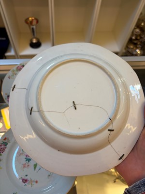 Lot 92 - A collection of Chinese export porcelain plates