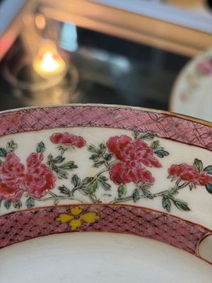 Lot 92 - A collection of Chinese export porcelain plates