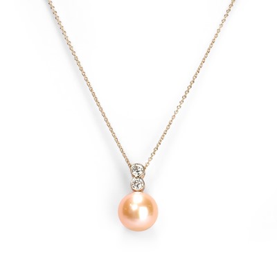 Lot 163 - A cultured pearl and diamond pendant necklace