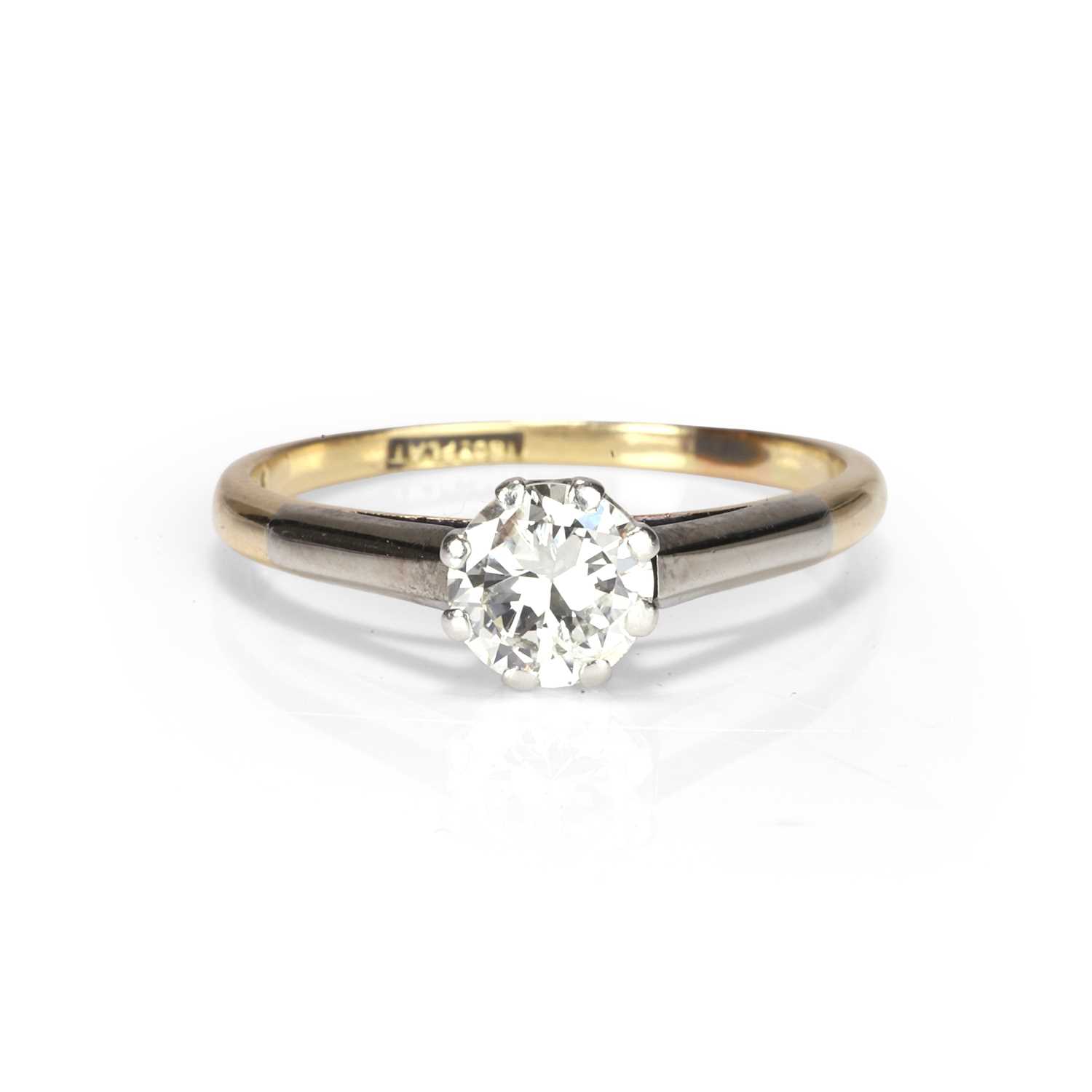 Lot 31 - A diamond single stone ring
