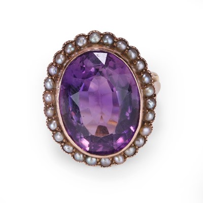 Lot 6 - An amethyst and split pearl cluster ring