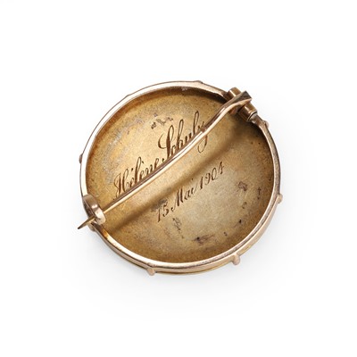Lot 8 - A French Art Nouveau gold brooch