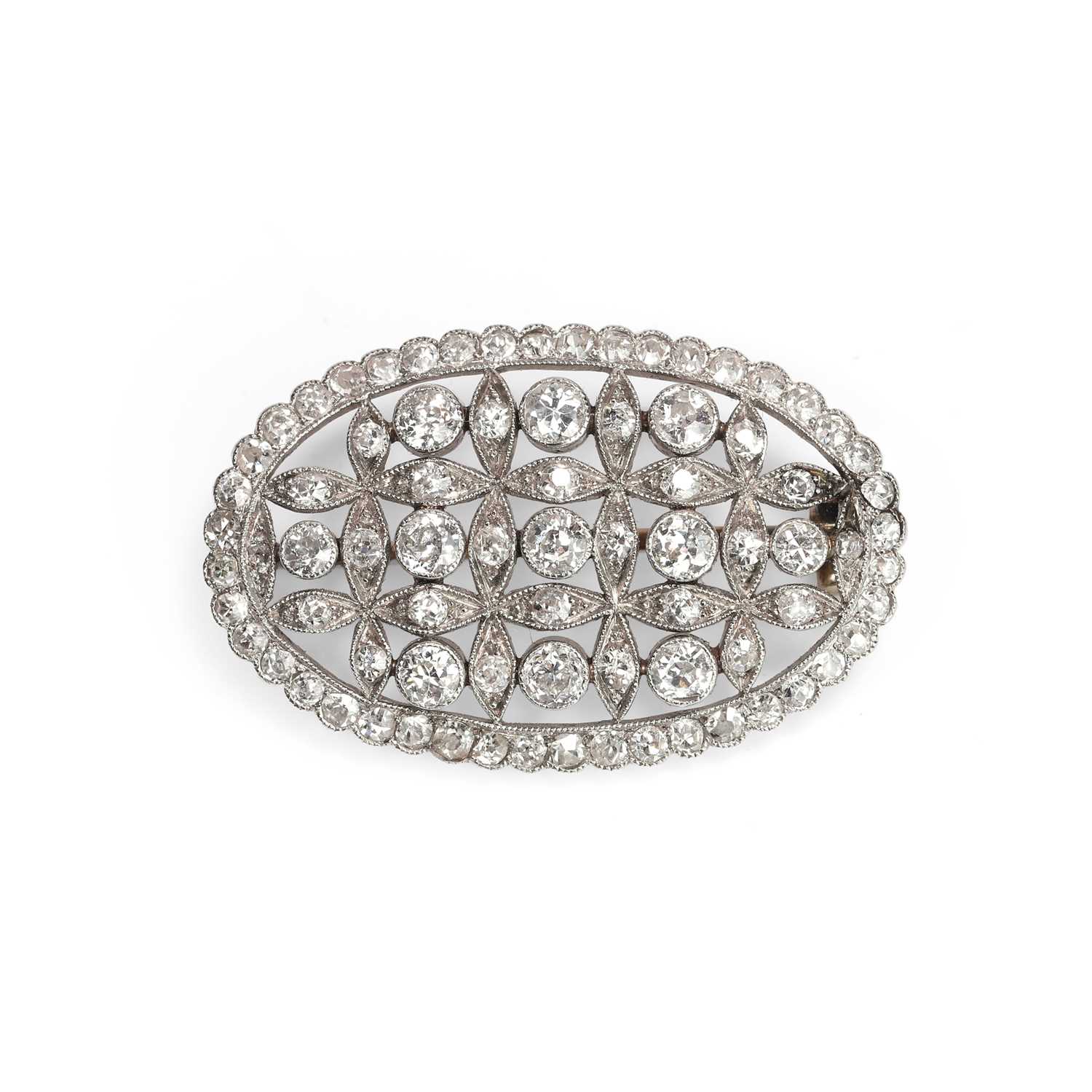 Lot 24 - A Belle Époque diamond brooch