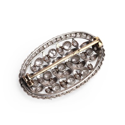 Lot 24 - A Belle Époque diamond brooch