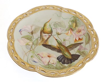 Lot 120 - A porcelain tazza